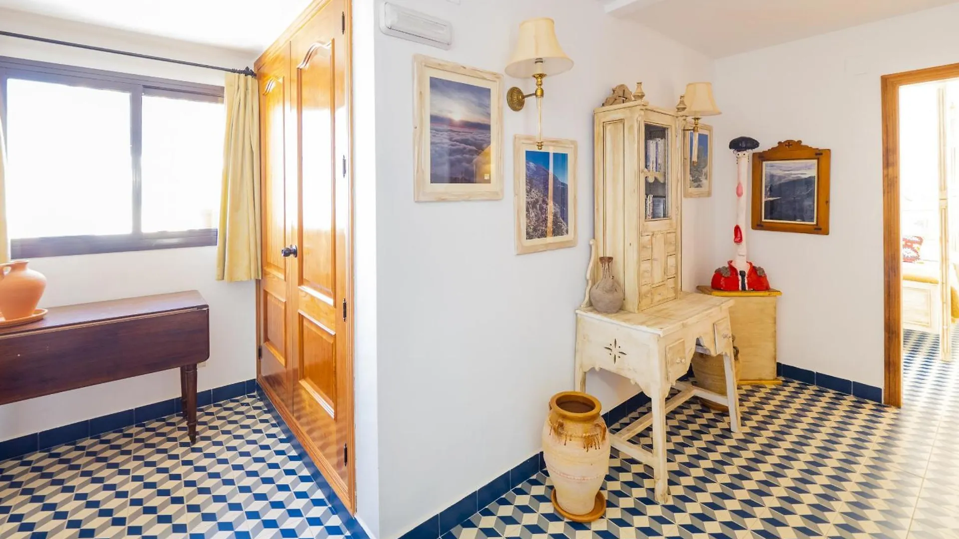 Guest house Cubo'S Hostal La Plaza Room 301 With Breakfast Tolox Spain