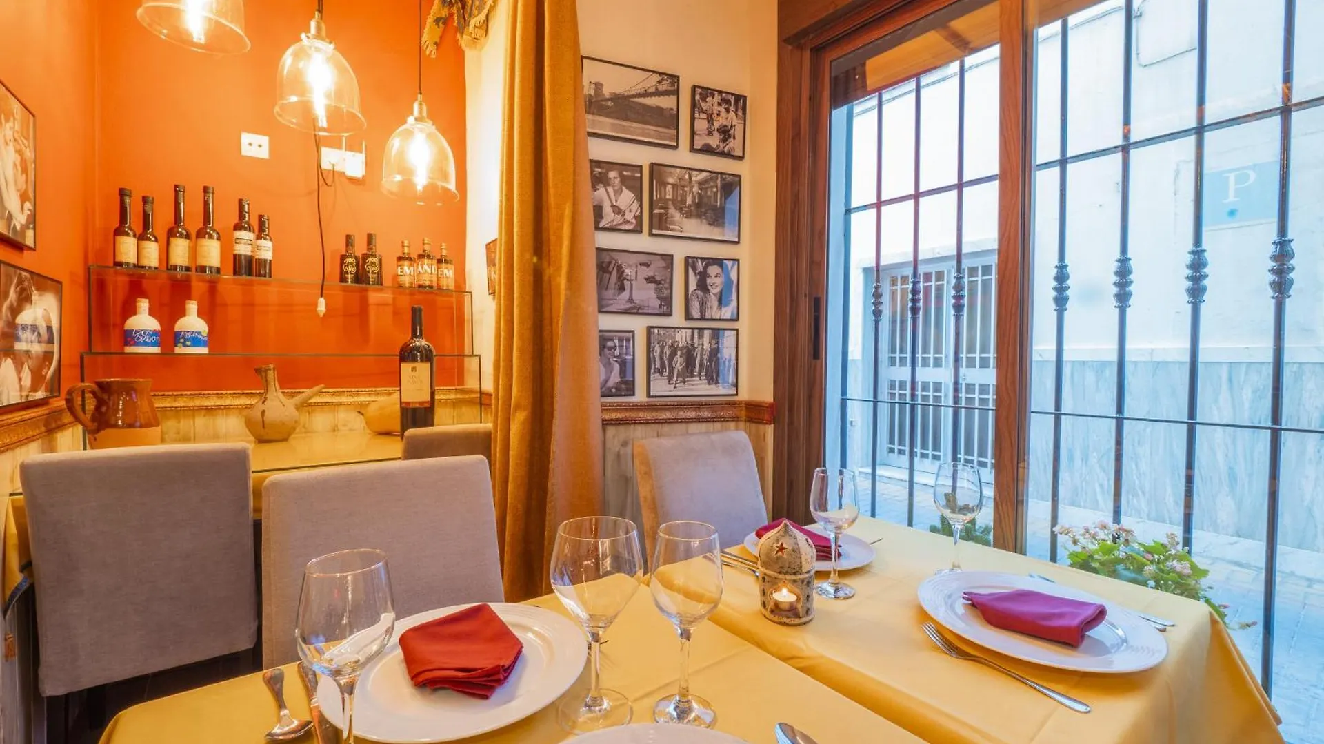 Cubo'S Hostal La Plaza Room 301 With Breakfast Tolox