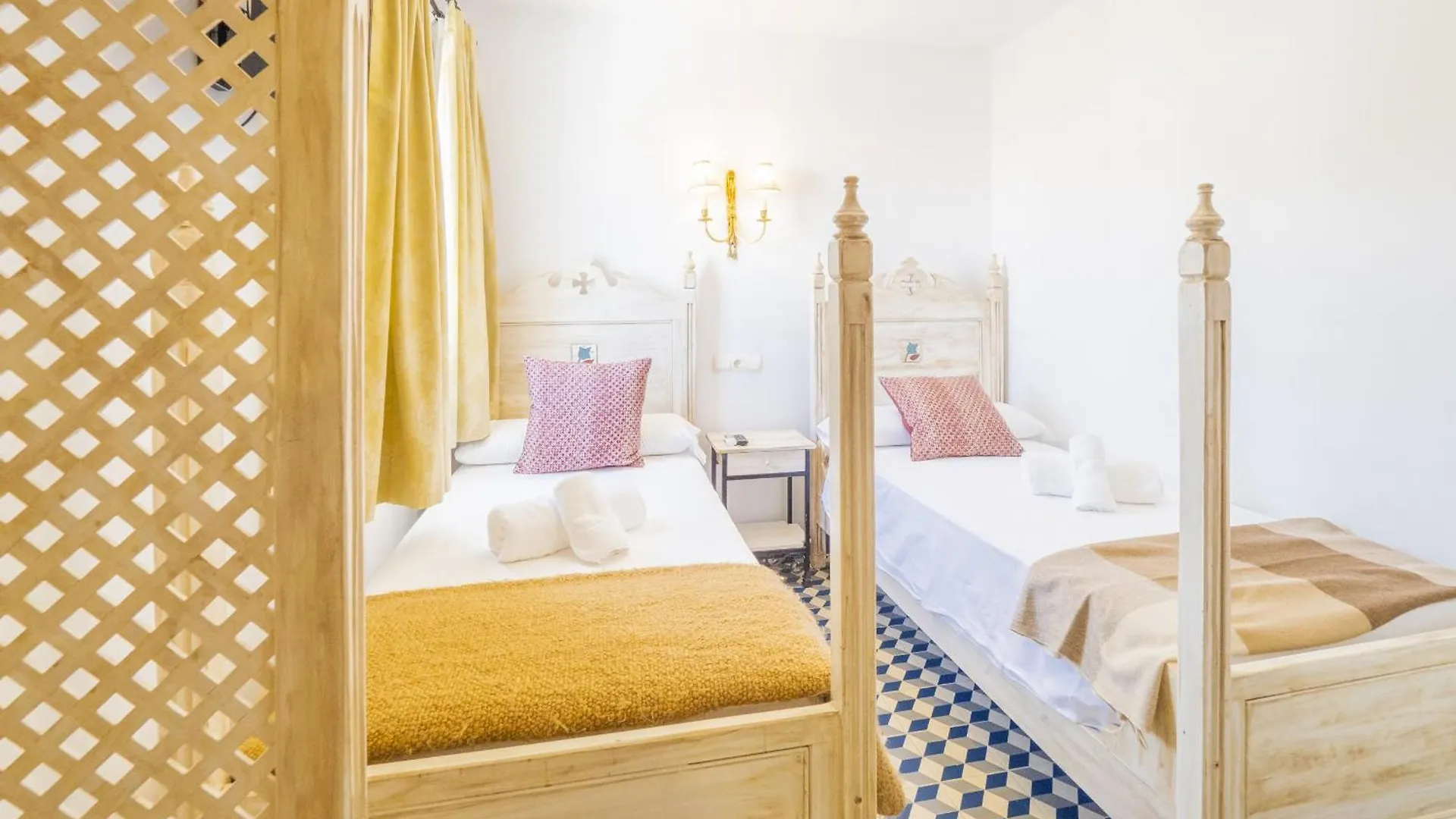 Cubo'S Hostal La Plaza Room 301 With Breakfast Tolox Guest house
