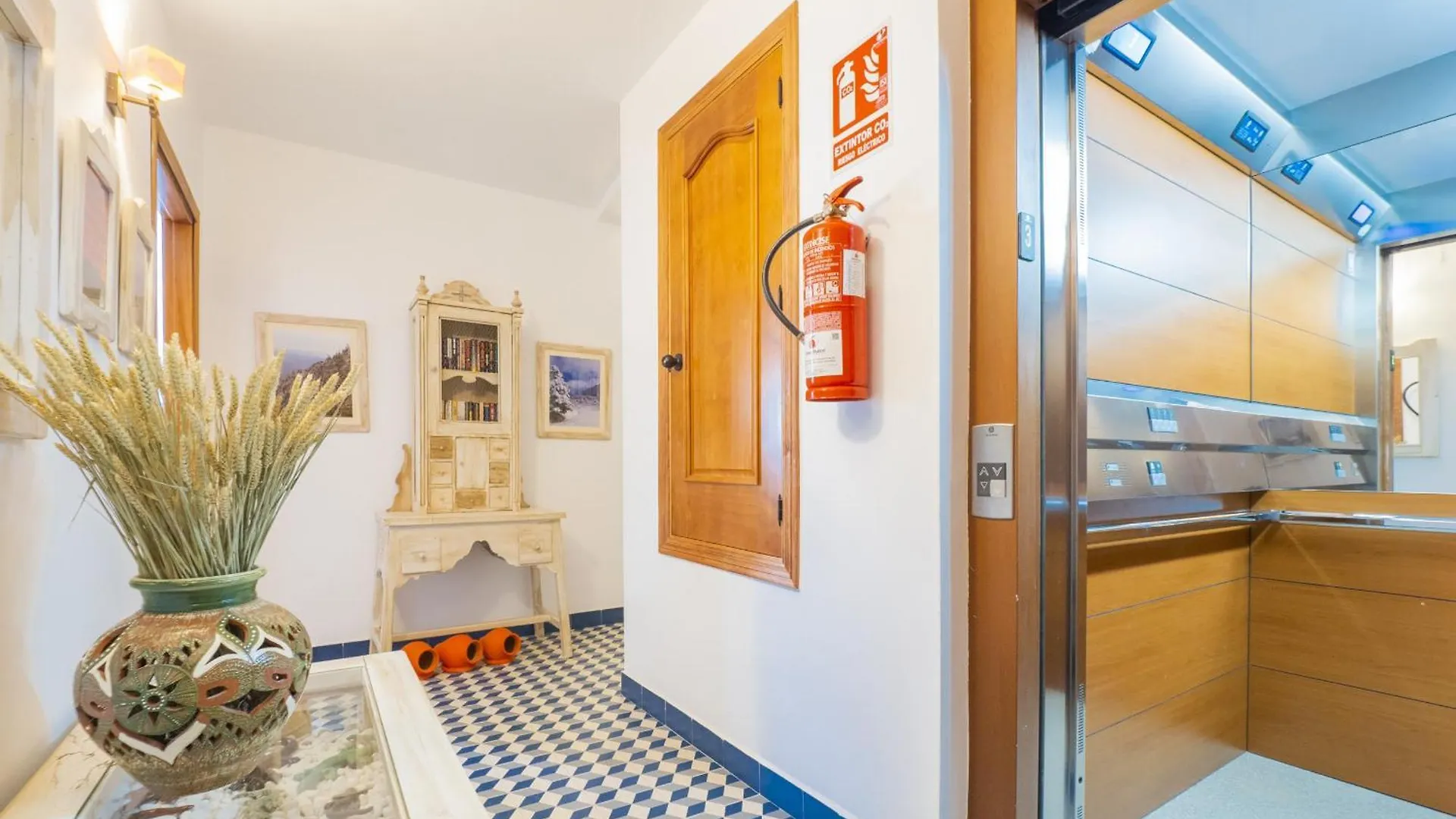 Cubo'S Hostal La Plaza Room 301 With Breakfast Tolox Spain