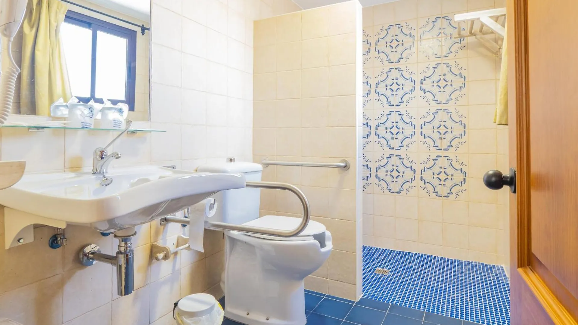 Cubo'S Hostal La Plaza Room 301 With Breakfast Tolox 0*,